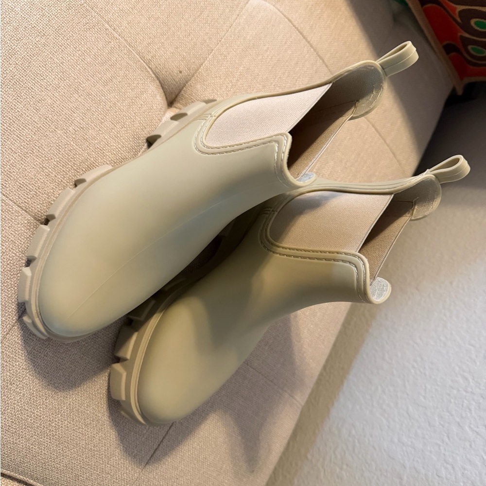 Jeffrey Campbell Beige/cream Chelsea Rain Boots size 8